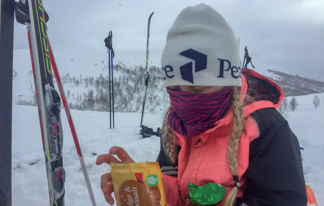 58 Grad Nord -Skiwandern mit Kindern in Lappland - Pausensnack